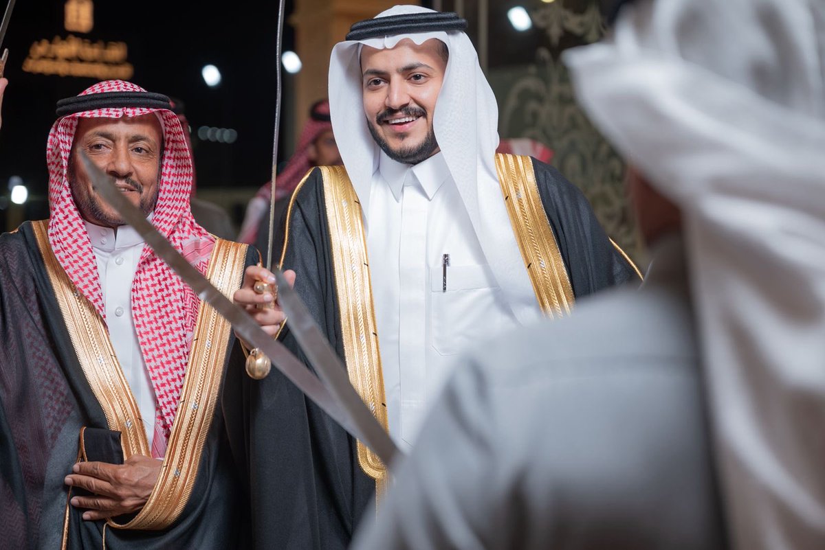 www_993's tweet photo. صور حفل زواج ابناء عتيق الله مرزوق السالمي

مشهور و شاهر https://t.co/VENanTU47L