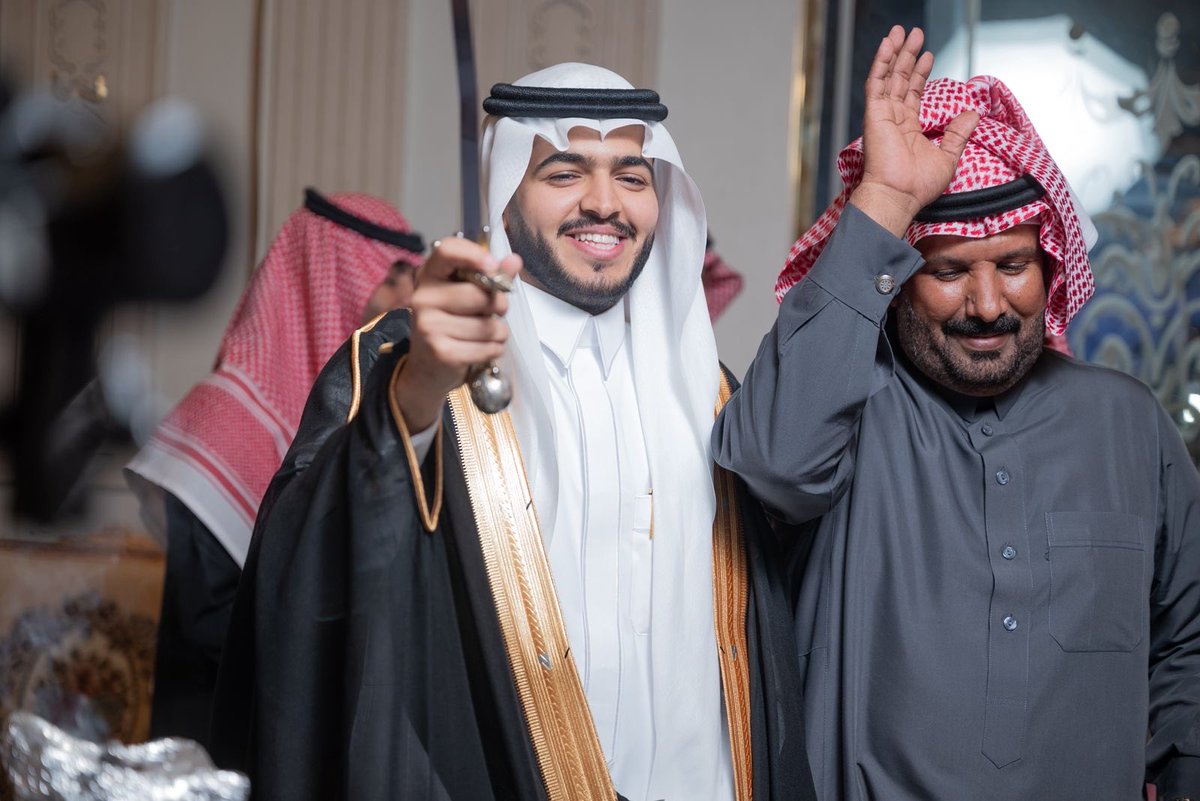 www_993's tweet photo. صور حفل زواج ابناء عتيق الله مرزوق السالمي

مشهور و شاهر https://t.co/VENanTU47L