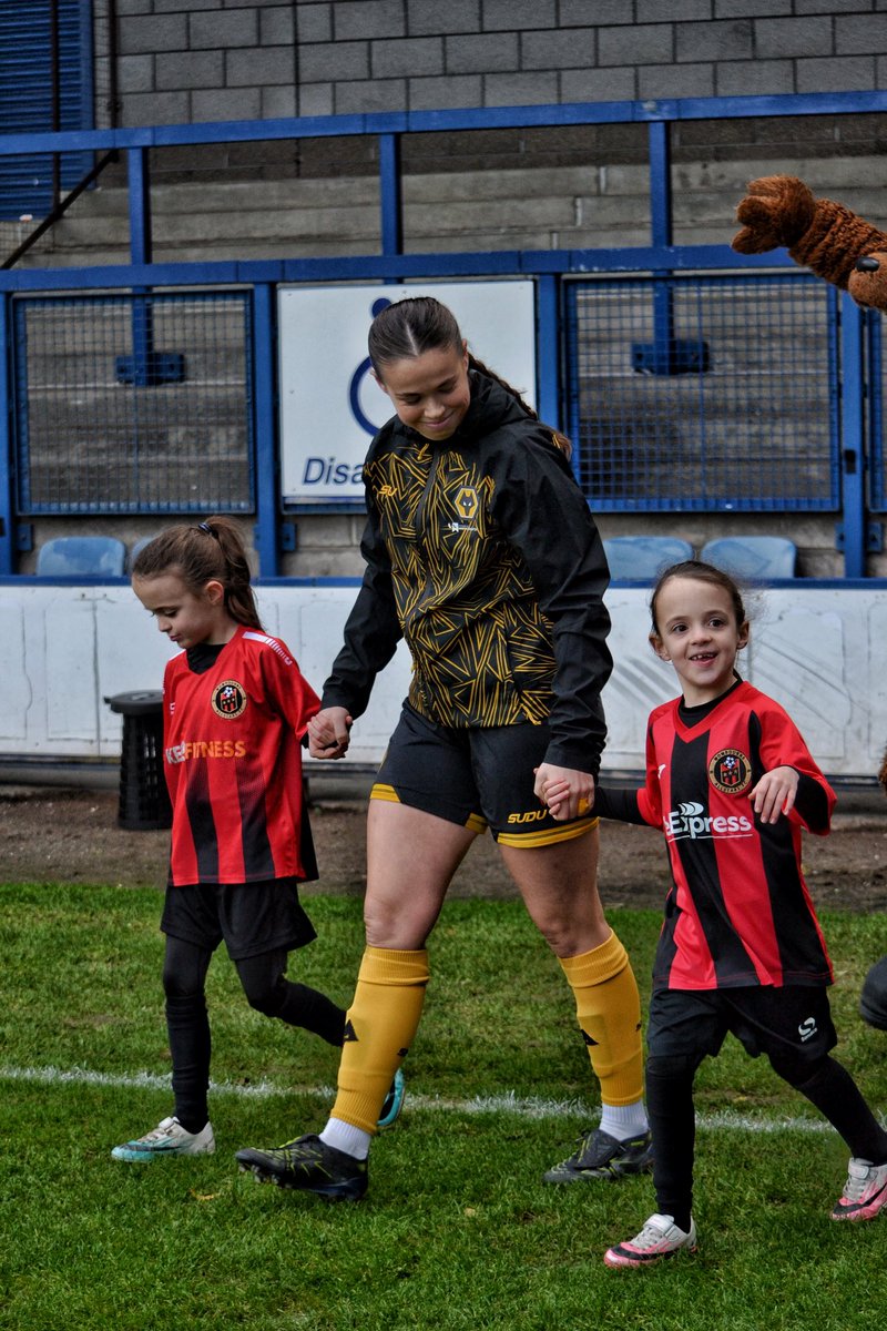 Jess Deakin tweet media