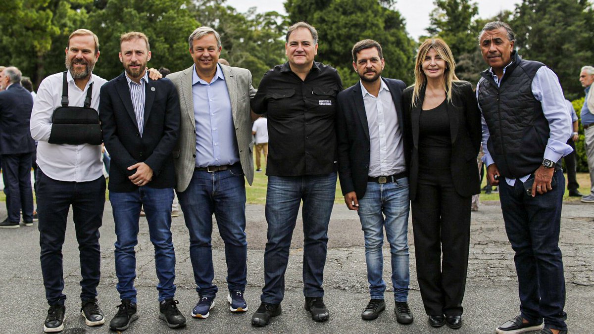 CascallaresPJ's tweet photo. Almirante Brown y seis municipios más adherimos hoy al programa provincial "Entramados" que constituye una política pública destinada a prevenir y combatir el delito juvenil.

Mientras tanto en nuestro distrito impulsamos a "Involucrados", una experiencia enmarcada en la Justicia Restaurativa a partir de la cual le damos la oportunidad a decenas de jóvenes de finalizar sus estudios o ingresar en el mundo laboral alejándose del delito y asumiendo un nuevo proyecto de vida.

#BrownConVos