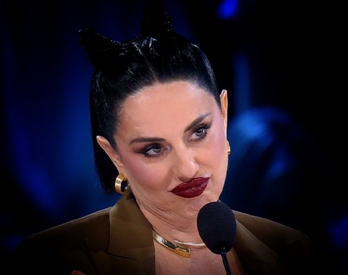 "scelta coraggiosa" quando palesemente non sapeva sfilettare il rombo.
OTTA EDDAIII ESSUUU
#MasterChefIt