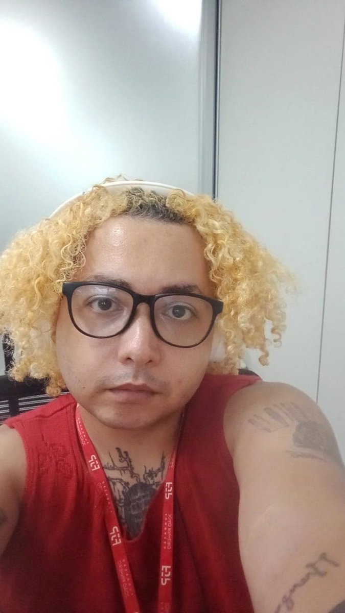 cheirinhodebolo's tweet image. update de rosto #provadevida
escutando liah - sade