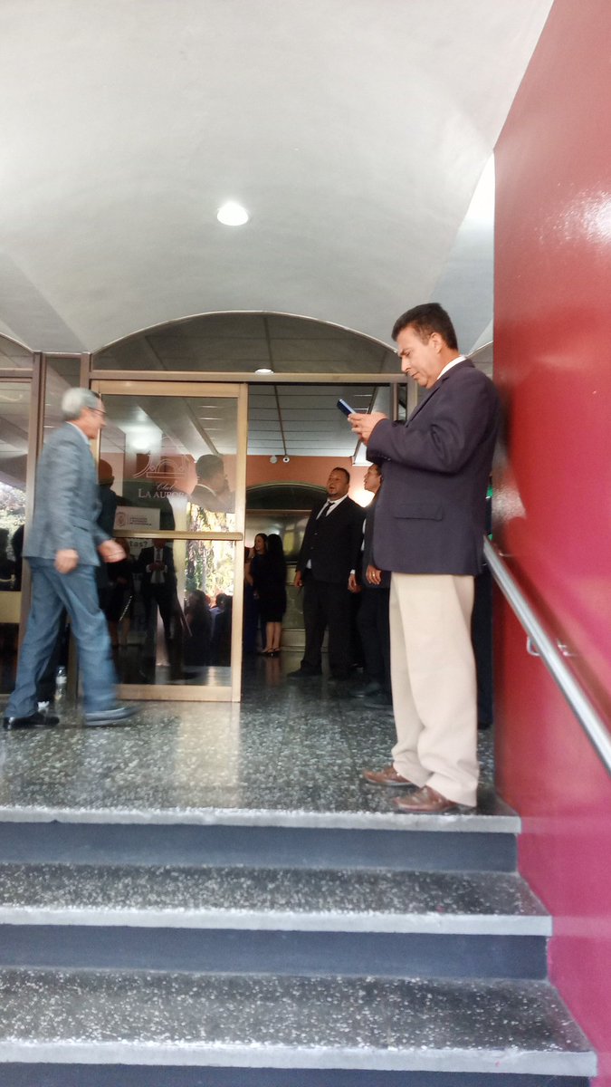 Las puertas están abiertas. Vengan a votar.