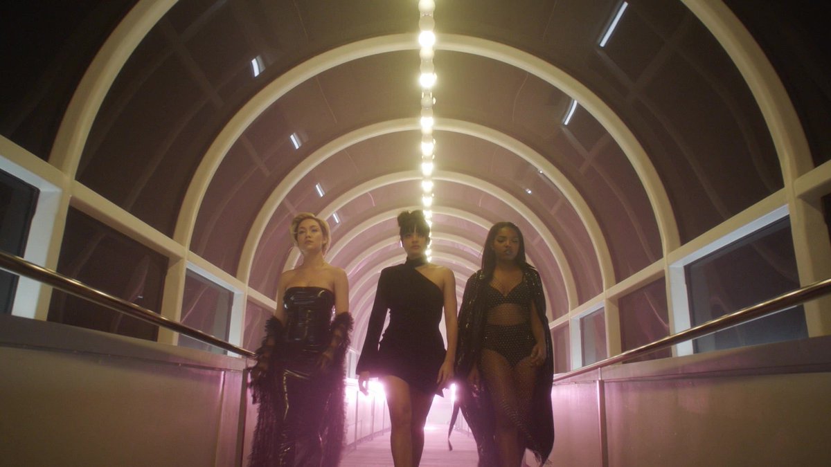 moodsofaquarius's tweet image. I love a “big 3” aura.