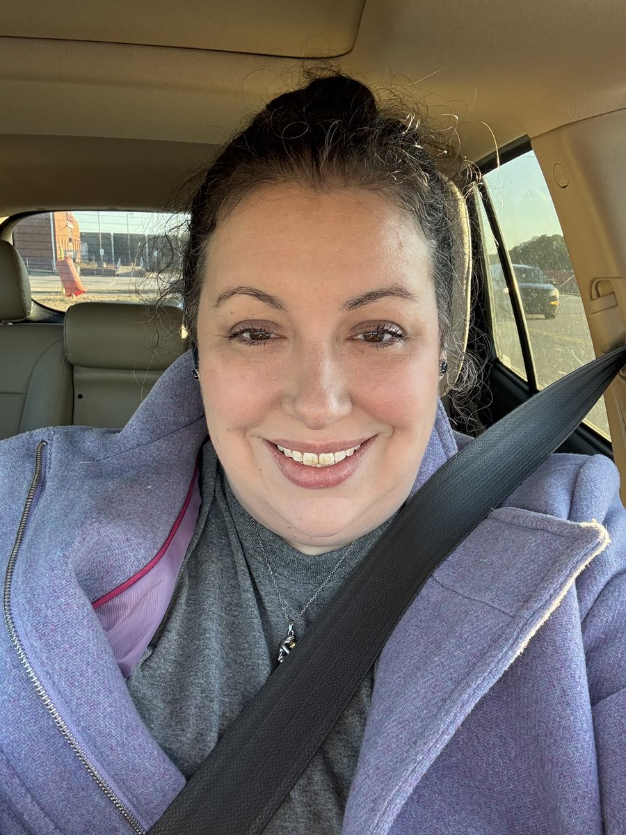 lpeterso_laura's tweet photo. The world is a mess, but I’m 4 years cancer free! https://t.co/pu6XVcQrSJ