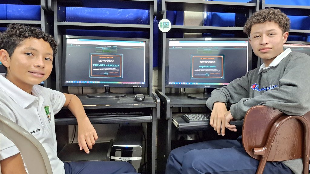 CPACSOFICIAL's tweet photo. 💻📱Jornada Tecnológica
Abordamos el tema Acoso y Grooming: prevención y denuncia, con diálogo, video y señales de alerta.
También usamos la plataforma “Protocolo: El Internet Seguro” para fortalecer el aprendizaje. 🌐🛡️
INACS Jinotega 
 #InternetSeguro
@minednicaragua @DJinotega https://t.co/ikT6eUaRJh