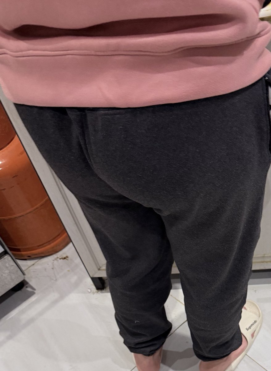 الطيز دي معايا ف السكن ومش قادر اقاوم🥹🥹