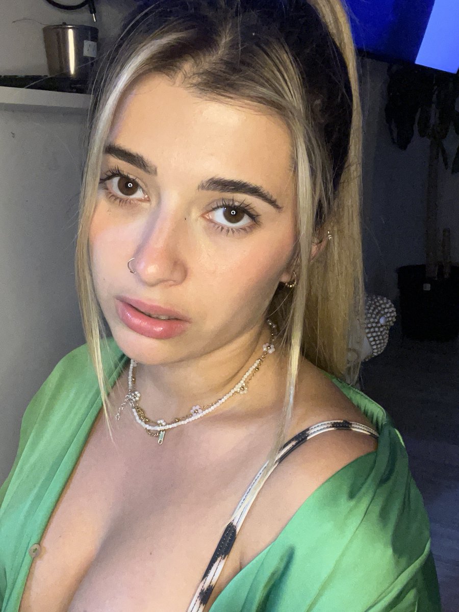 sarashimmerz's tweet photo. which eye you looking att 👀 https://t.co/TSQUk9rD7k