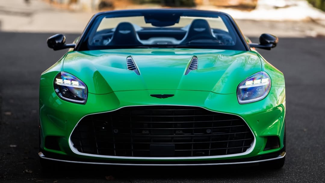 #BespokeAtTheExtreme. Volume 8.

This bold Sprint Green Vanquish Volante was delivered to a customer by Aston Martin Greenwich.

#AstonMartin #VanquishVolante