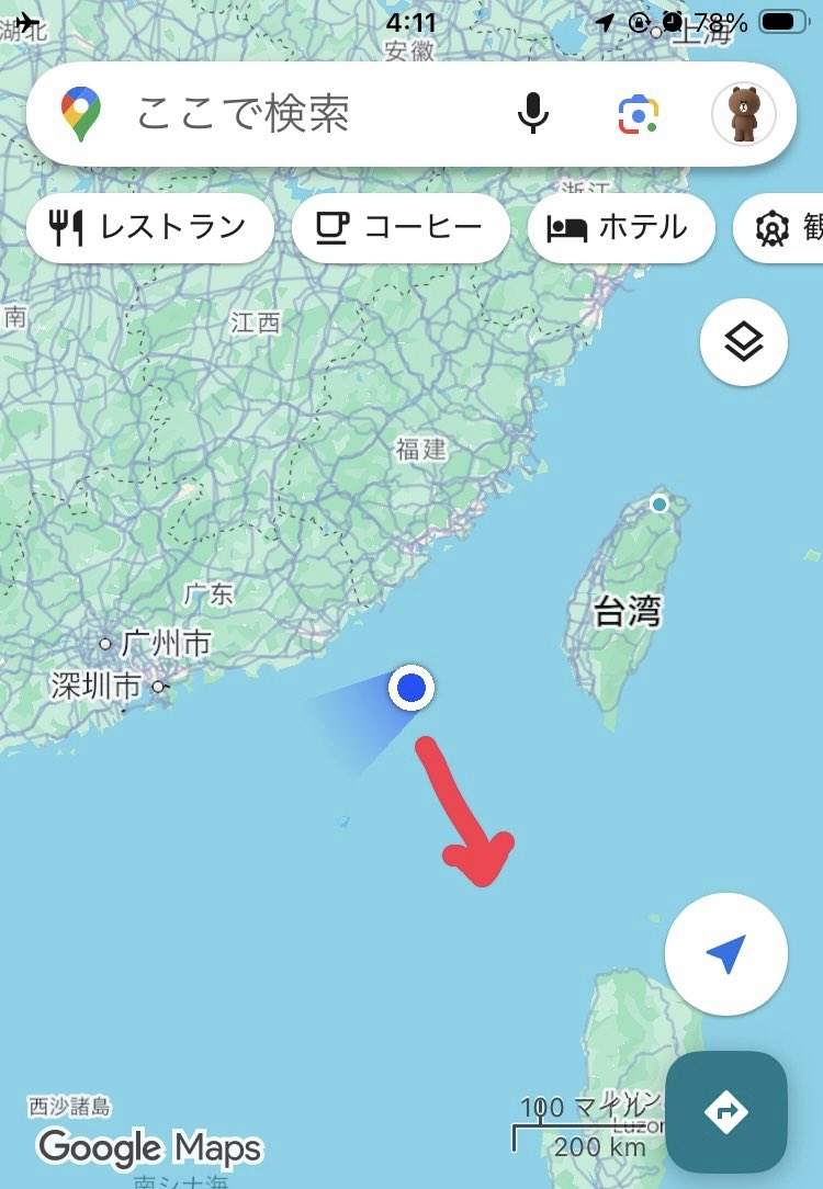 香港空港乗り継ぎ。香港時間で4:50。ダナン行きまで3時間。
この浮かれたTシャツよ。
台湾辺りで飛行機から見えたの、南十字星か。