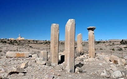 En Próximo Oriente se tardó 7000 años en pasar de las primeras comunidades agrícolas a las primeras formaciones estatales. En el Cuerno de África, siete veces menos: en 1000 años pasaron de la caza-recolección al Estado. Empezaron tarde, pero corrieron mucho.