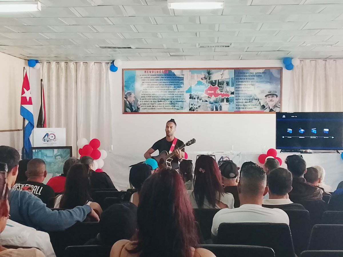 Celebramos con orgullo el 40 Aniversario de la Unidad Gráfica de Holguín, perteneciente a la Empresa #GeocubaON.Cuatro décadas de historia,esfuerzo y dedicación que nos llenan de satisfacción y nos impulsan a seguir adelante.A pesar de los desafíos que impone el momento. #Cuba.