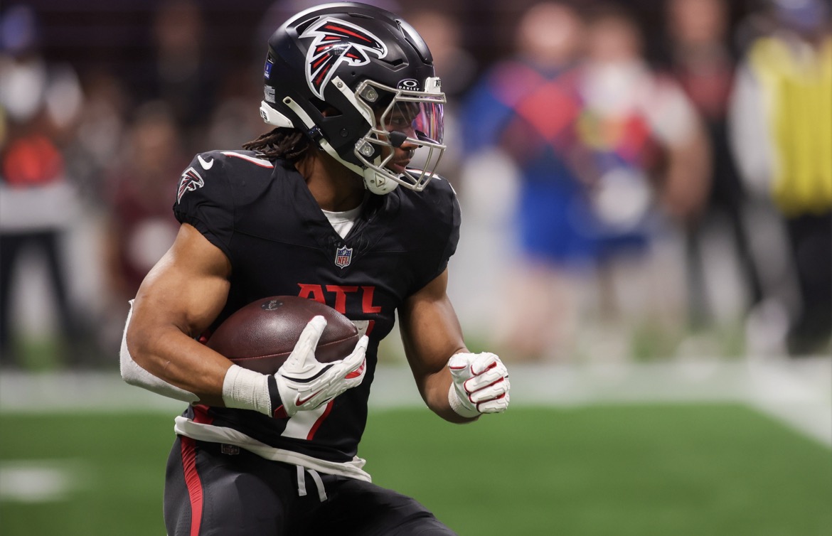 RotoWire's tweet image. 📋 Your 2026 Draft War Room just got an upgrade

✅ Live-updating rankings
✅ ADP vs Our Ranks
✅ Positional scarcity alerts
✅ Sleeper/bust flags

Bookmark this before your draft 👉 rotowire.com/football/cheat…

#FantasyFootball #DraftPrep