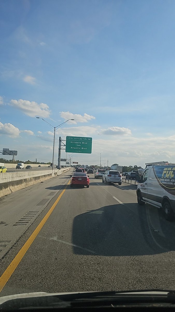 TonyK27's tweet photo. DOT really screwed up the "Express lanes" with theses new exit/ entrances lane merge ect smh https://t.co/7ipN4LdfmK