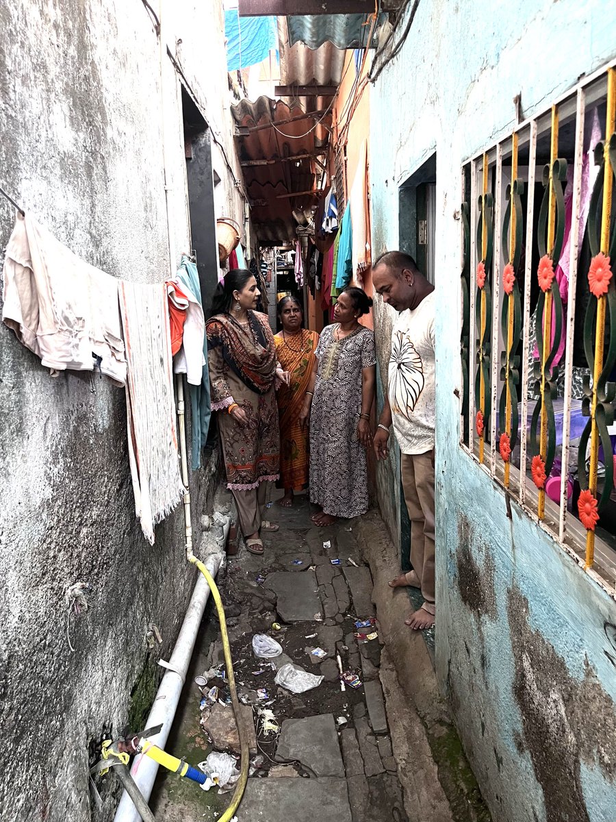 भाजप आमदार प्रवीण दरेकर साहेब यांच्या नेतृत्वाखाली, नगरसेवक प्रकाश दरेकर साहेब यांच्या मार्गदर्शनाने केतकी पाड्यातील अनेक वर्षांपासून सर्व रखडलेली कामे पूर्ण करण्यास सांगण्यात आले आहे
मी,अशोक निकम चाळ,मध्ये भेट देऊन महिलांचे समस्या ऐकली आणि काम लवकरच पूर्ण होईल असे आश्वासन दिले