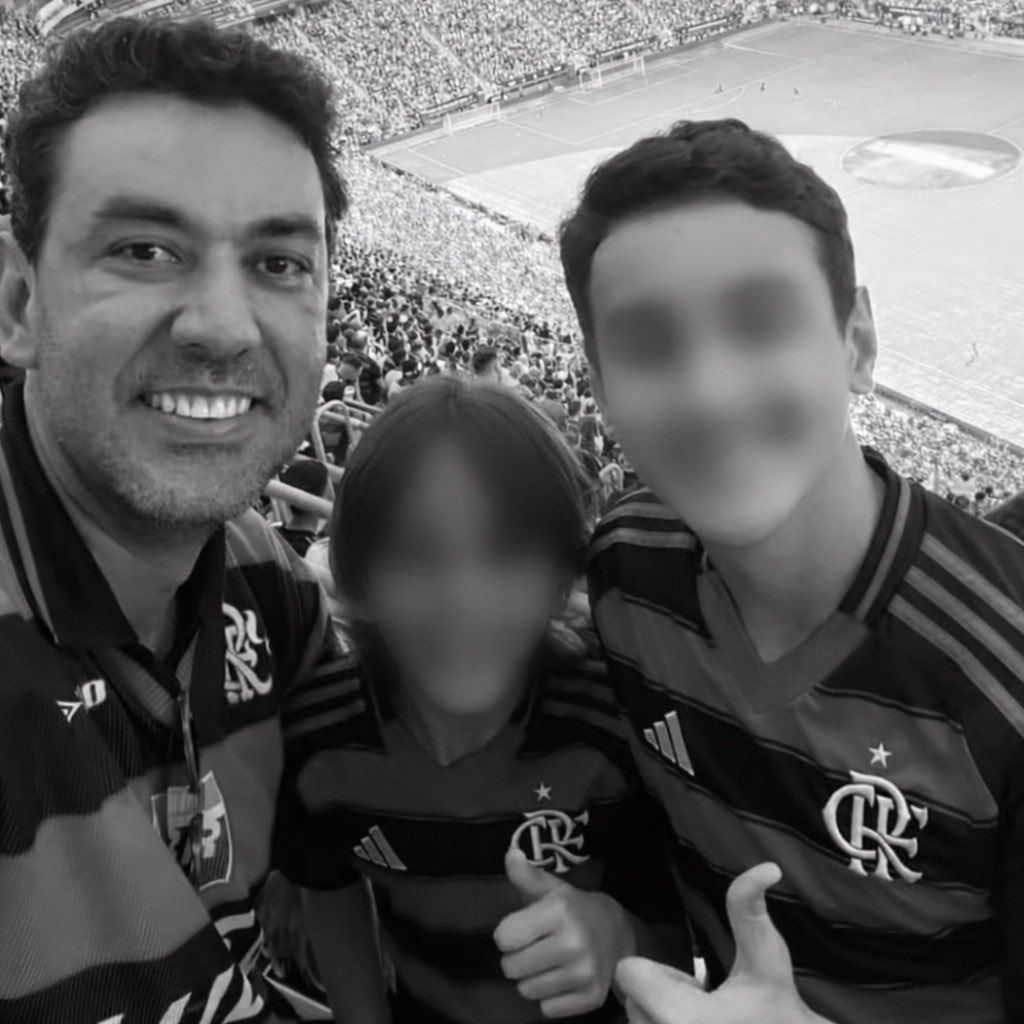 É impressionante, e doloroso ver que, diante de uma tragédia dessas, ainda exista gente com pena dele e culpando ela.

Um homem matou os próprios filhos e depois tirou a própria vida. Antes disso, deixou uma narrativa conveniente, a culpa seria de uma suposta traição da esposa.