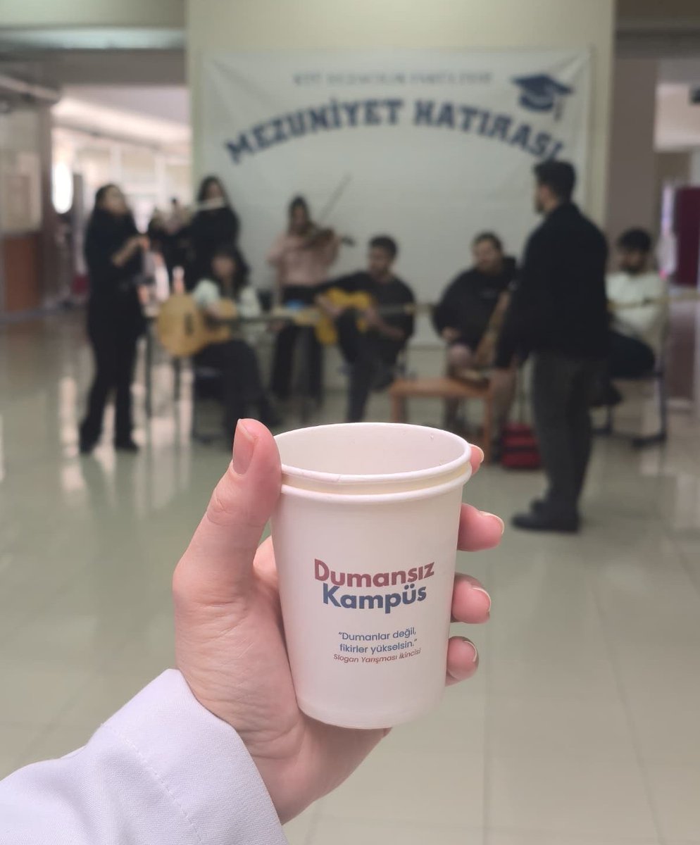 Yeni dönemi sağlıklı bir adım ve güçlü bir dayanışmayla karşıladık. 🎉
11 Şubat 2026’da “Dumansız Kampüs” çağrısıyla düzenlenen kermes, Pharmachord’un canlı müziğiyle coşkuyla gerçekleşti. Sağlıklı kampüs için destek veren tüm öğrenci ve akademisyenlere teşekkür ederiz.💐