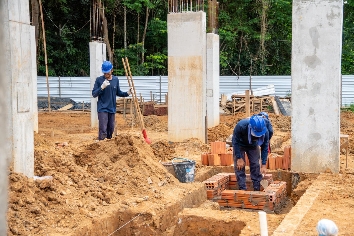 O Parque da Cidade começa a sair do papel! 
A 1ª etapa já iniciou: construção dos apartamentos para realocar os militares do 7º BEC. Destinamos emenda para fortalecer o projeto. Mais desenvolvimento e qualidade de vida para nossa população.