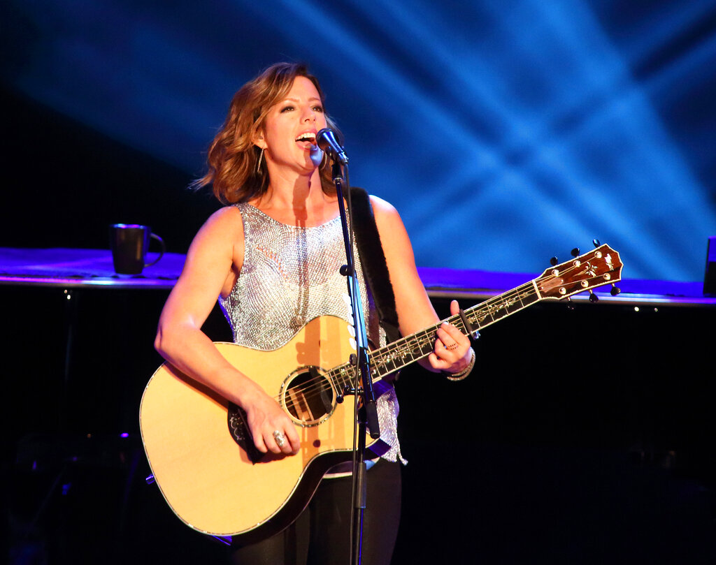 FOX19's tweet image. Sarah McLachlan is making her way to the Queen City this summer. Tickets go on sale Thursday, Feb. 19. 

#sarahmclachlan #singers #concerts #music

Here are the details &amp;gt;&amp;gt; fox19.com/2026/02/12/sar…