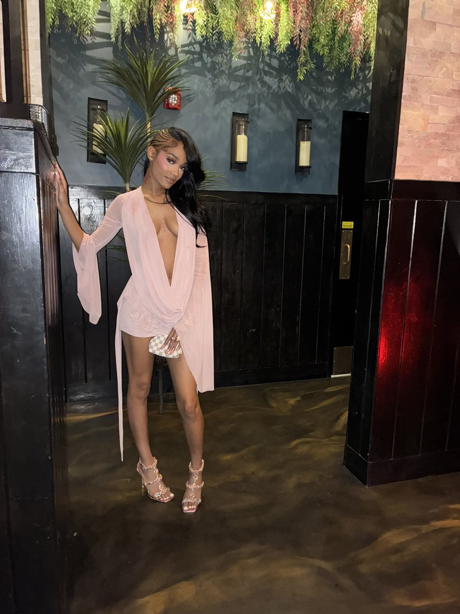 taylorjingxo's tweet photo. freakum dress ๐ซฆ #bdai #TwoFoe https://t.co/cG2zKTJ7j3