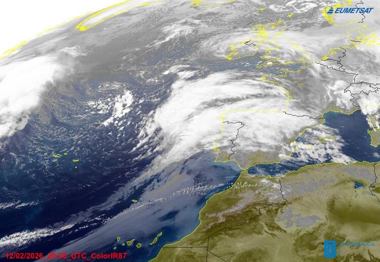 InfoMeteoTuit's tweet photo. ⚠️🌀 La #BorrascaNils ya es historia y tenemos otra nueva #borrasca ya preparada en aguas del #Atlántico, la #BorrascaOriana, que nos dejará un #temporal de rachas de #viento intensas, fenómenos-#costeros, #lluvias abundantes en amplias zonas, #nevadas en cotas cada vez más bajas y sobre todo más #frío el finde semana. #FMA