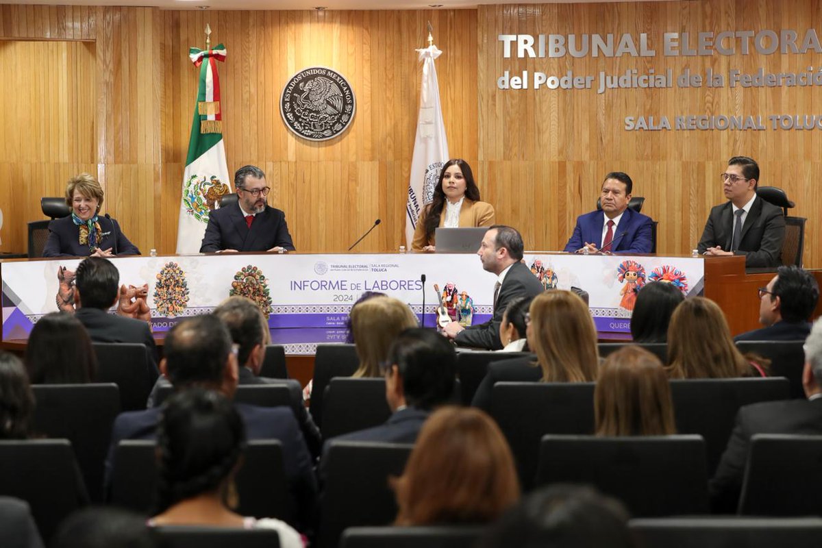 Hoy se llevó a cabo la sesión solemne de la presentación del Informe de Labores 2024 - 2025 de la <a href="/TEPJF_TOL/">Sala Toluca</a>, que rindió su presidenta Nereida Berenice Ávalos Vázquez, ante el magistrado presidente del #TEPJF, <a href="/gbatizg/">Gilberto Bátiz García</a>, y el presidente del <a href="/OAJ_Mex/">OAJ</a>, <a href="/NVS_/">Néstor Vargas Solano</a>.