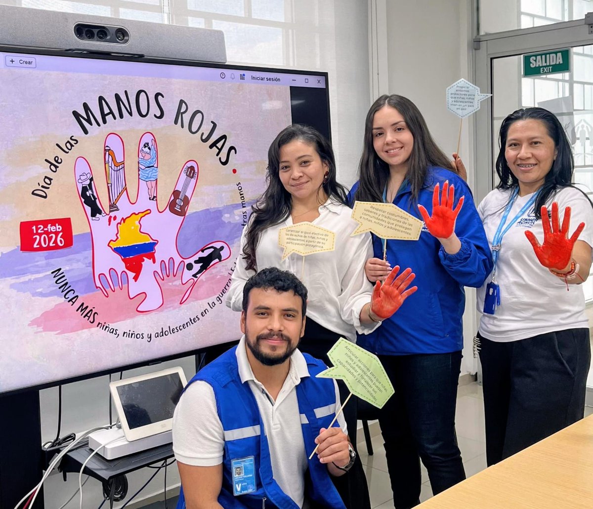 AcnurColombia's tweet photo. En la #UNHouse de Riohacha, @UNICEFColombia,
@wfp
y ACNUR Colombia nos unimos a la conmemoración del #DíaInternacionalDeLasManosRojas, reafirmando nuestro compromiso con la protección y el bienestar de niños, niñas y adolescentes. 🔴📷 #DesarmaTuIndiferencia #EstáEnNuestrasManos https://t.co/ZnCtojH2Nm