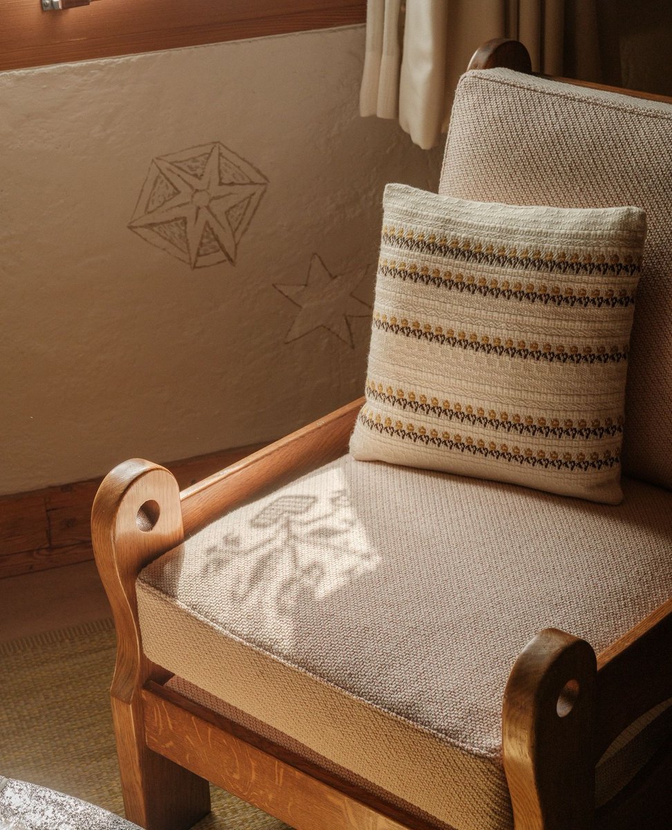 CassisTravel's tweet image. 📍 Engadin Valley, SwitzerlandA 16th-century guesthouse turned 13-room boutique stay by ArtFarm, blending Engadin craft, local art, and Italian-Swiss cuisine.

Discover more: travelcts.com

#Switzerland #SwissAlps #BoutiqueHotel #LuxuryTravel #TravelCTS