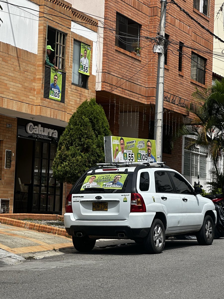 ChicamochaTV's tweet photo. @MonicaSaadeX S.O.S  primera línea petrista en Bucaramanga desde  la sede de operaciones en barrio el Prado planean actos de acoso y hostigamiento contra @mauriciomatri . Ciudadania hay que estar alertas proteger a MATRI. VOTE cámara 104 @CeDemocratico #Santander. https://t.co/eGmJvrkbEL