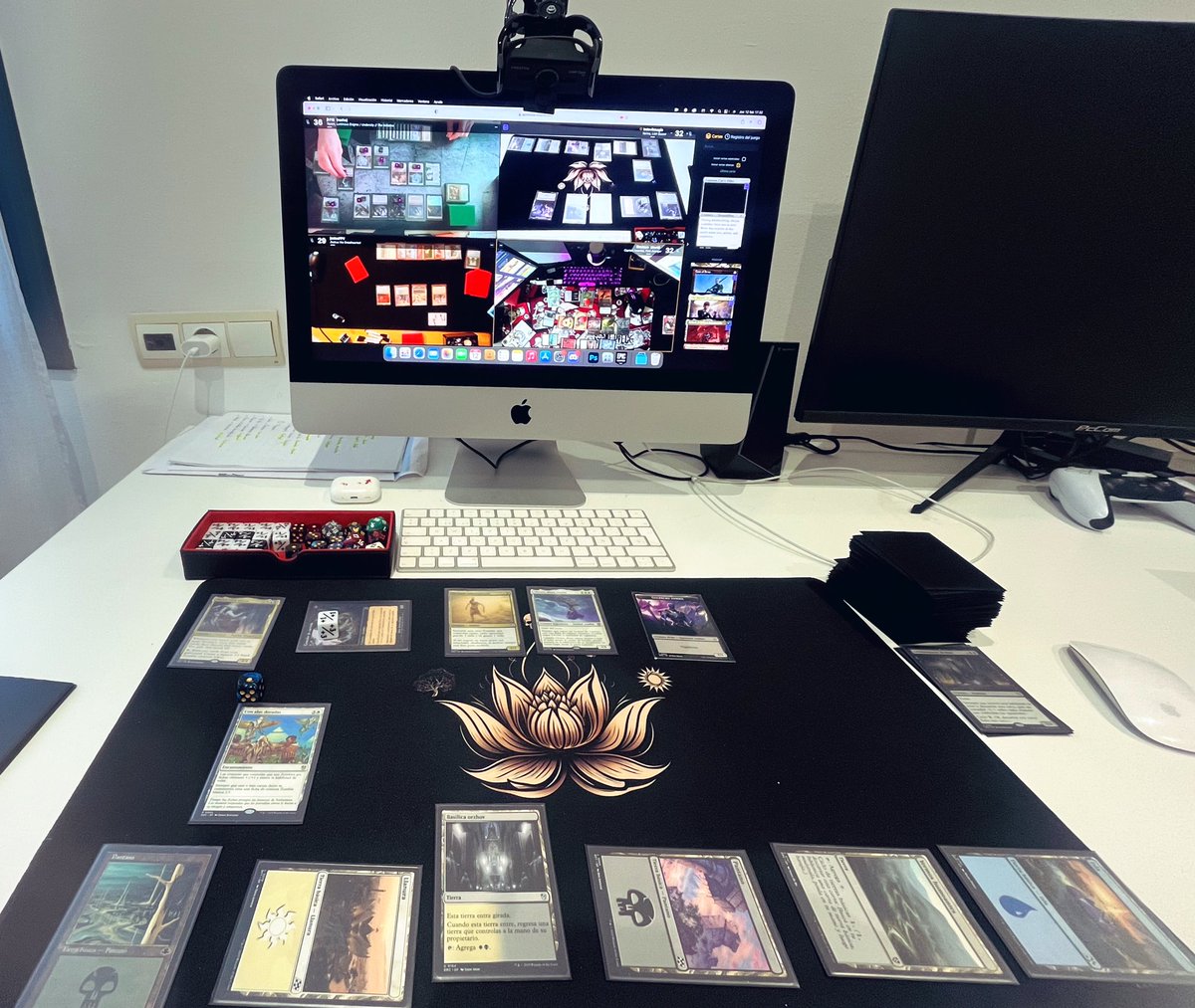 imlovitgame's tweet photo. Hoy he podido echar una partida por Spelltable. Ha sido rápida porque un chico llevaba Tayam, enigma resplandeciente y ese deck estaba endemoniado. Que locura de turnos ha hecho. #MagicTheGathering #MTG #commander #Spelltable https://t.co/Z9ycu8vlm1
