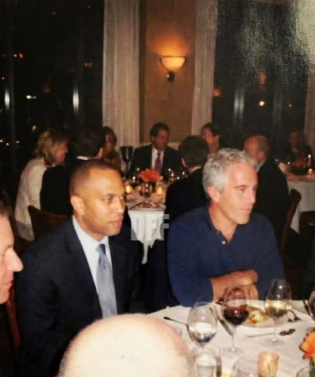 ARLESSUAREZ71's tweet photo. Hypocrisy at its finest;
For all you Democrats and independents that have a blindfold over their eyes. This image is not AI people. Democrats have no shame or credibility left. Maga100%. https://t.co/atkB6r3NX7