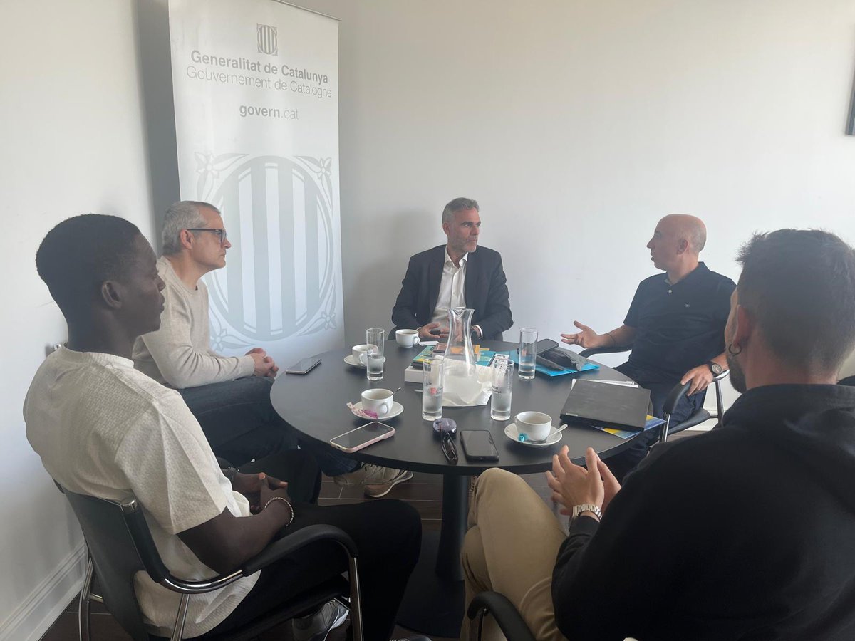 ERC_Borges's tweet photo. ✈️L’alcalde de #LesBorgesBlanques, Josep Farran, i una delegació catalana han viatjat al Senegal per conèixer els projectes que impulsa Initché, per fomentar la transformació social a través de l'esport🏀
Des d’@erc_borges apostem per l'esport inclusiu i per iniciatives socials🙌🏻 https://t.co/4wvRzXXWBu