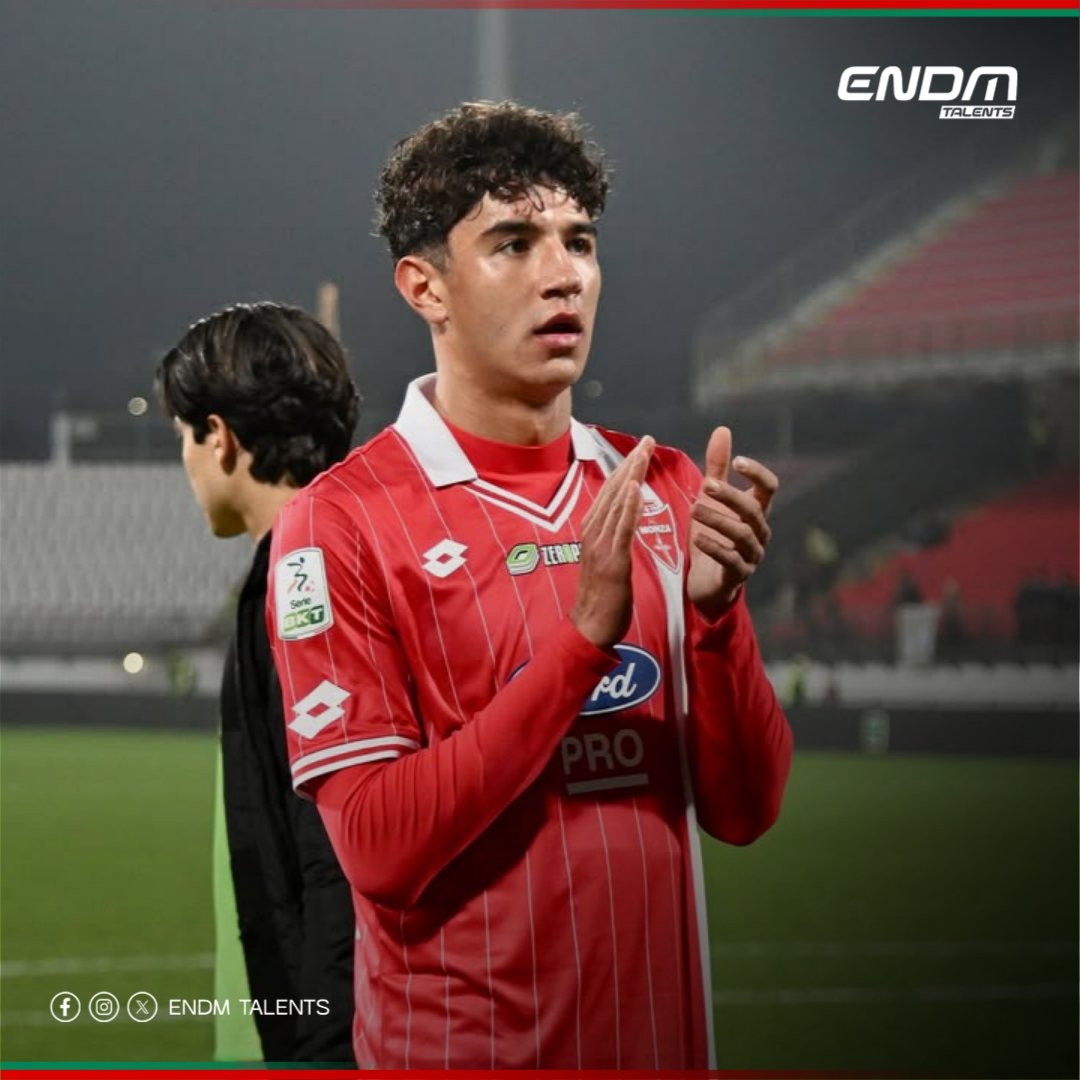 فيه 195 سنتيم يصلح كمدافع أوسط معرفتش علاش باقي كيلعب ظهير أيمن!
خريج مدرسة ميلان أدم باكون (20 سنة) لعب اللقاء كاملا و قدم أداء جيد مع فريقه مونزا ضد سودتيرول في المباراة التي انتهت بالتعادل 0/0 ضمن الدرجة الثانية الإيطالية.
#ENDM