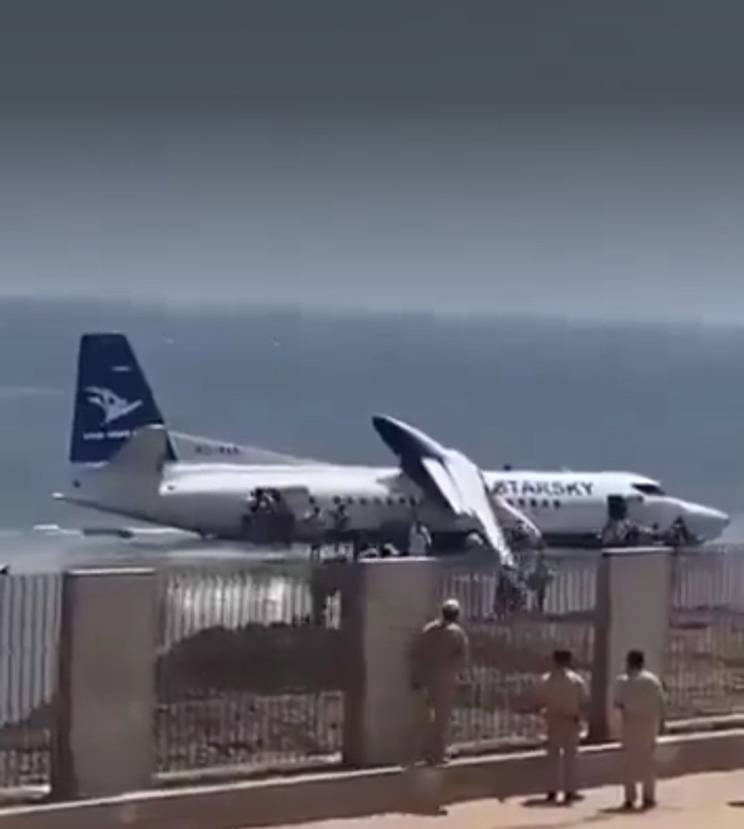 #BreakingNews: A #WestAirSky aircraft made an #emergencylanding at Aden Abdulle International Airport, #Mogadishu (#Somalia) on Feb 10, 2026. The plane overshot the runway into shallow coastal waters. All 55 onboard survived. 
#Airport #aircrash #emergencylznding #AviationNews