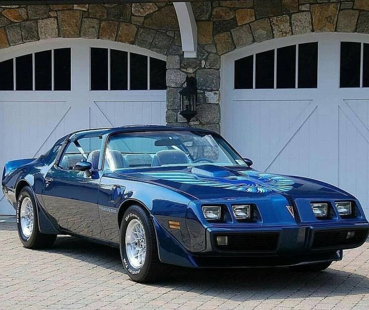 おはようございます(^○^)
本日もヨロシクで〜す(^^)☁️☀️

#FirebirdFriday 
#Pontiac 
#Firebird 
#Transam