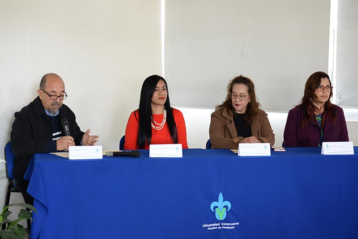 José Antonio Serrano, profesor de la Universidad Pedagógica Nacional (UPN) participó en el seminario internacional organizado por el Centro de Investigación e Innovación en Educación Superior, enfocado en la reforma curricular y las prácticas escolares.

uv.mx/.../cambio-cur…