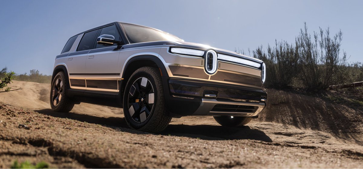 SawyerMerritt's tweet photo. NEWS: Rivian just reported their Q4 2025 earnings results.

• EPS (Adj): -$0.54 vs. Est. -$0.68
• Rev: $1.29B vs $1.26B est
• Gross profit: $120M
• Net loss: $804M
• Free cash flow: -$1.14B
• Cash And Equivalents: $6.1B
• Expects to deliver 62,000-67,000 vehicles in 2026

Rivian said it expects adjusted losses for 2026 of between $1.8 billion and $2.1 billion and capital expenditures between $1.95 billion and $2.05 billion. That compares with nearly $2.1 billion in losses and $1.7 billion in capital expenditures last year.