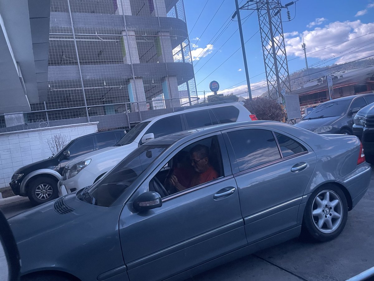 Deben asignar a otro empleado en FICOHSA del bulevar Morazán …
Eternizan los clientes