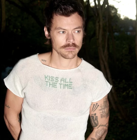 AboutMusicYT's tweet photo. BTS and Harry Styles are expected to battle for the biggest album debut on the Billboard 200 so far this year, with both albums projected to sell over 500K units. https://t.co/c7hqaOfrK3