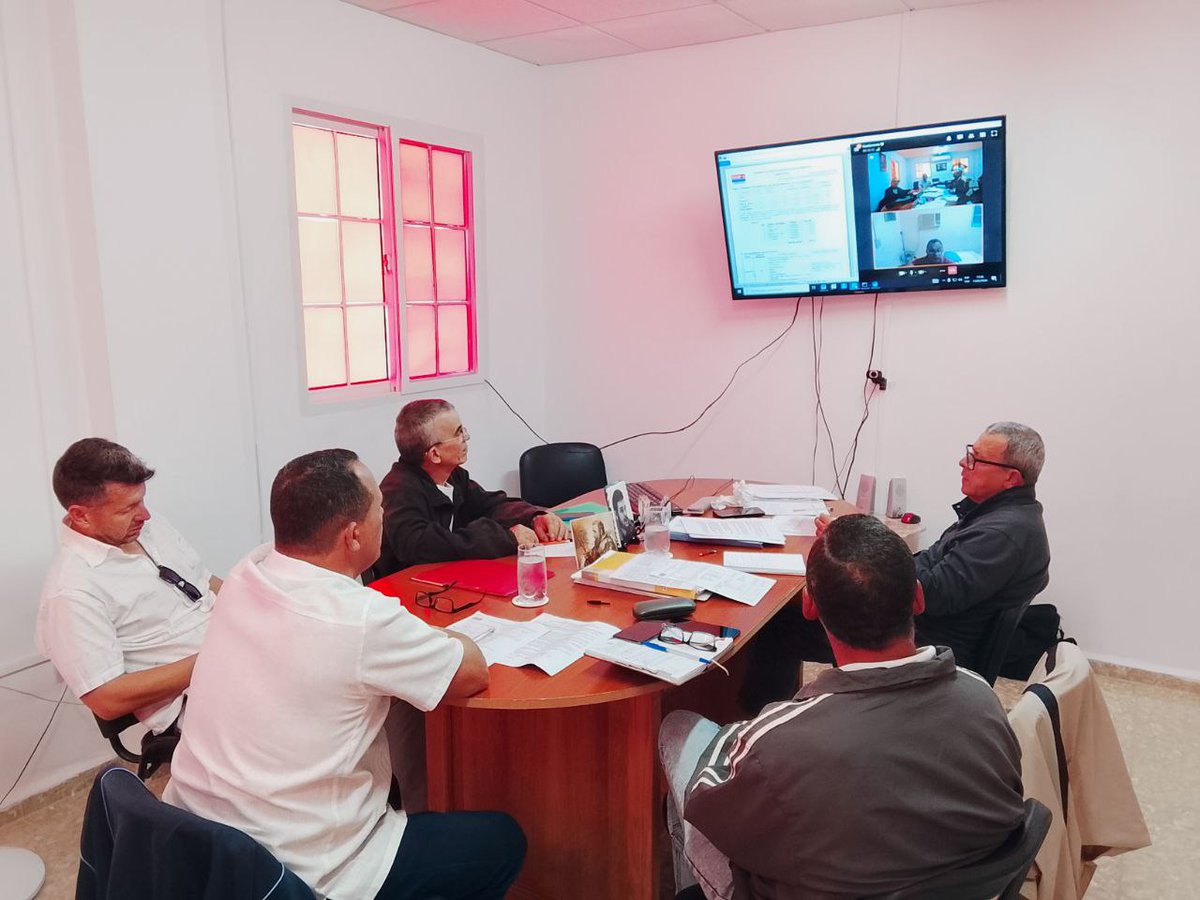 Realizamos el Despacho Operativo de Producción con la participación de nuestras áreas de negocio y Unidades Empresariales de Base.Durante el encuentro,identificamos los principales desafíos que pudieran afectar el cumplimiento de los compromisos productivos y comerciales. #Cuba.