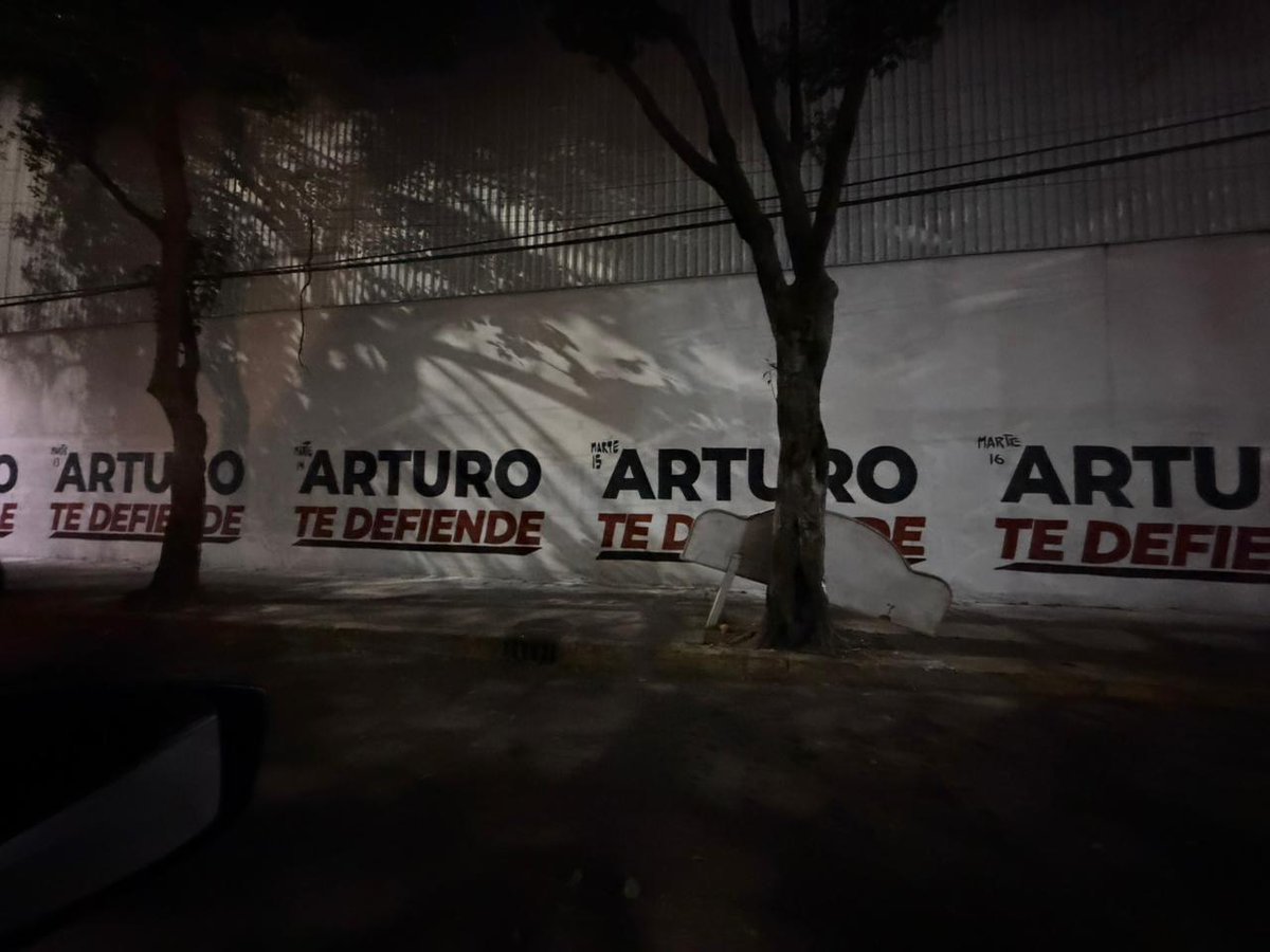 ChumelTorrees's tweet photo. No me la van a creer.
Miles de bardas en la Alcaldía Cuauhtémoc con el nombre del vocero de La Barredora, cómplice de @adan_augusto y amante del monrealato: el famosoo #CeroVotos @arturoavila_mx

Pero como siempre el sin huevos lo negó, dice que no se refieren a él. https://t.co/QwhzAahQry