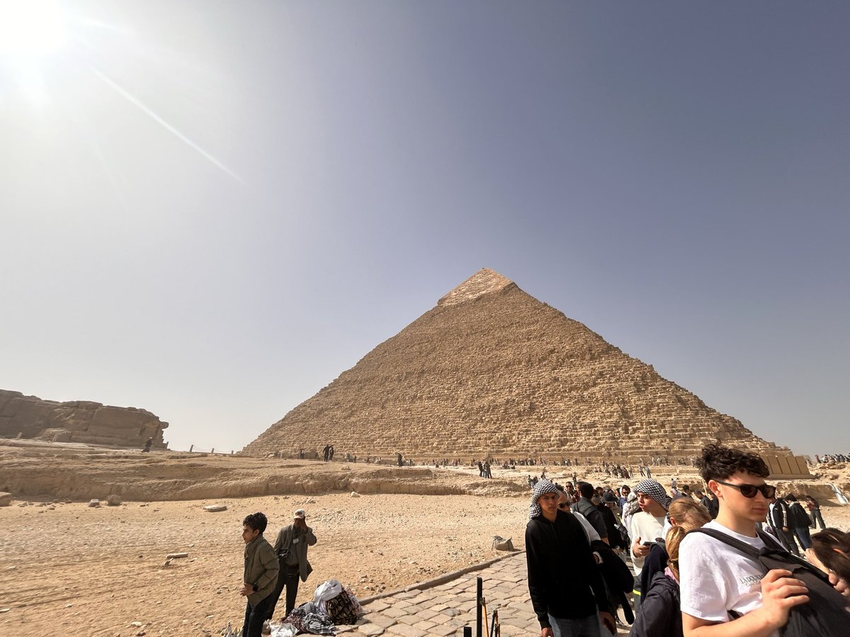 AngelRecbar's tweet photo. Piramide de Keops y esfingue en Guiza 2026 https://t.co/rA9r8aFYMs