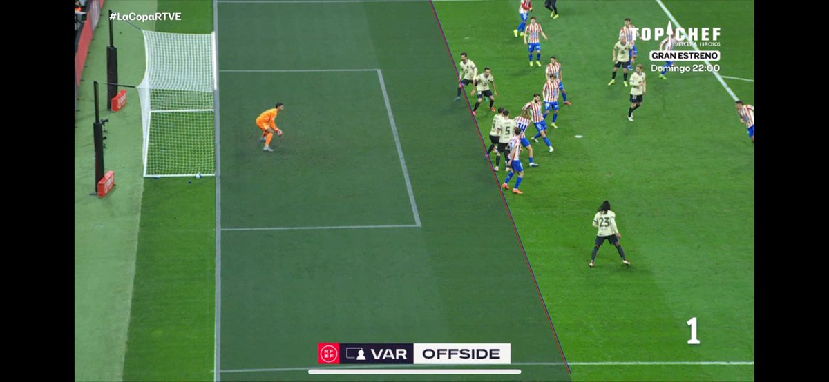 bread_pitt_plus's tweet photo. How the fvckk its not a  goal ?? 😳
Atheltico madrid trying everything to stop barcelona !!! https://t.co/2pmC9Ts4Bv