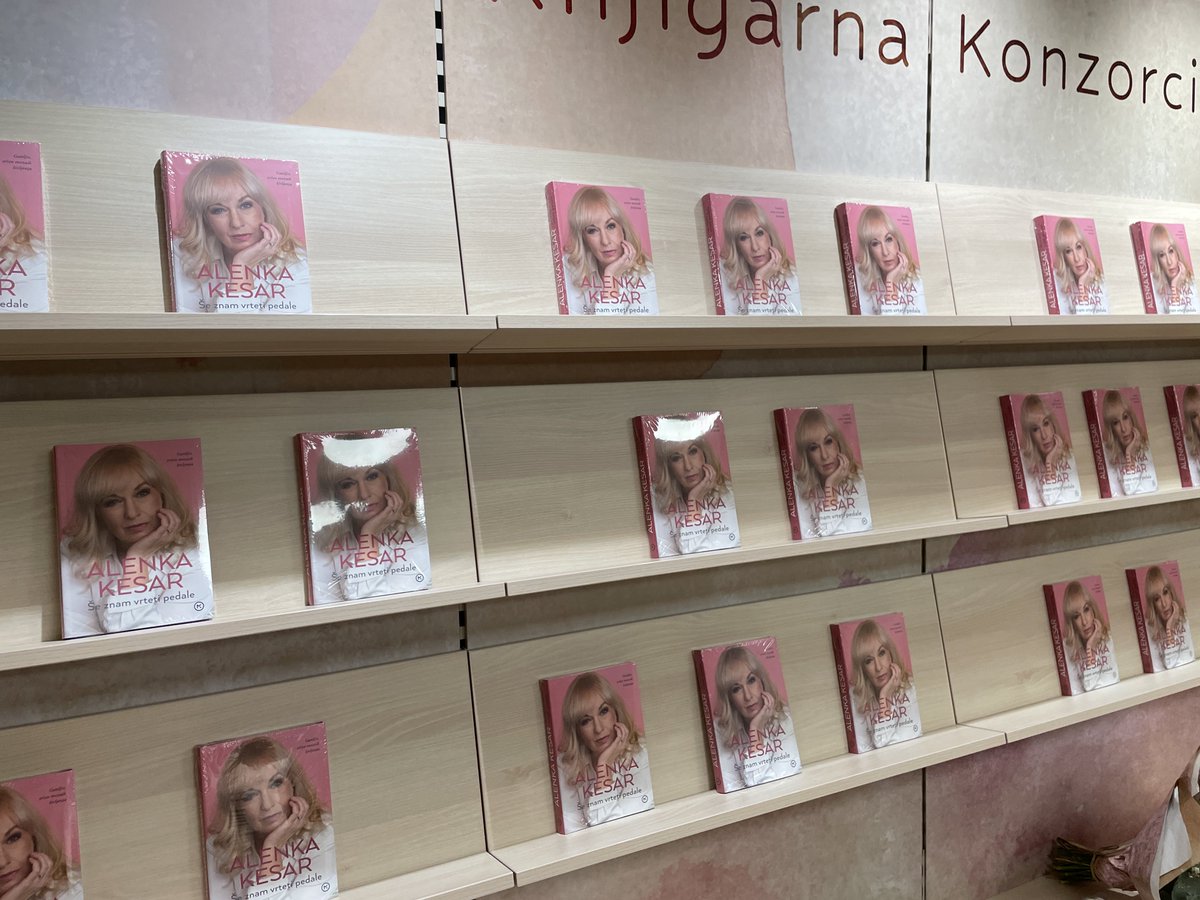 Lep večer in pogovor v družbi ⁦<a href="/AlenkaKesar/">Alenka Kesar</a>⁩ ob predstavitvi njene knjige. Hvala, Alenka, za lep večer 🩷🩷🩷🩷🩷😍😍😍 - pa lepo je spoznati twiteraše v živo!!😍😍😍⁦<a href="/AlenkaKesar/">Alenka Kesar</a>⁩ ⁦⁦<a href="/_Almita__/">Almita</a>⁩