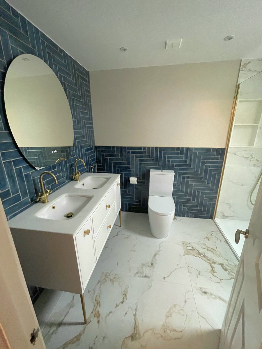 A gorgeous new shower room for our happy customer in Ampthill 🥰
👨‍🔧 Installed by TT Property Services #bathroom #renovation #ampthill #bedfordshire