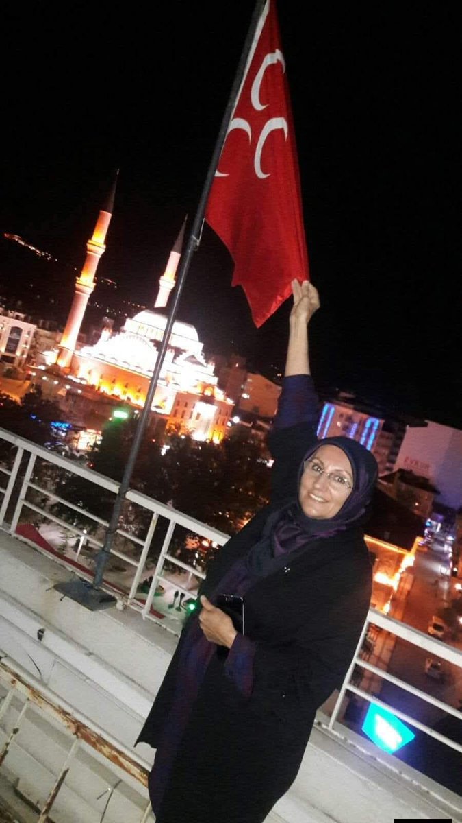 Rahmet dolu bir güne uyanmaktır Cuma,
Günün bir saatinde her şeyi bırakıp Rabb'e gitmektir Cuma,
Bütün bir haftanın yükünü kalpten boşaltıp hafiflemektir Cuma,
Dostları,yakınları bir avuç duâ ile hatırlamaktır Cuma.

CUMA'MIZ MÛBAREK ,DUA'LARIMIZ KABÛL OLSUN. 🇹🇷🤘🏻🇹🇷