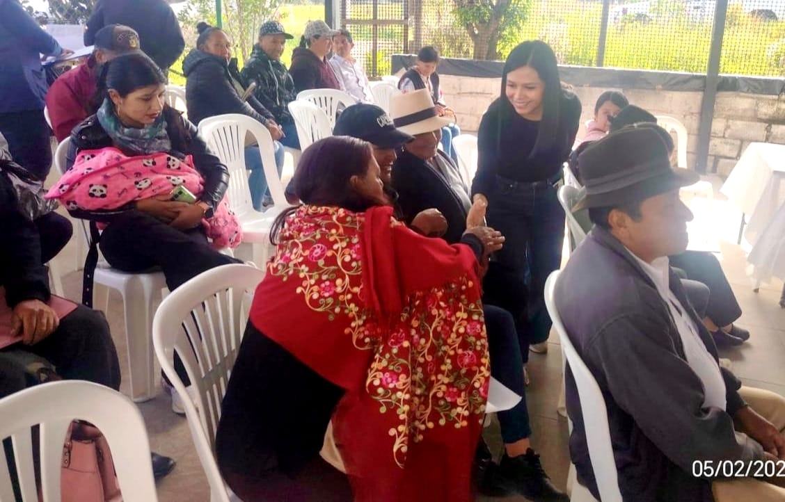 IESS_Loja's tweet photo. #IESSacompaña | Desde la Coordinación del @IESS_SSC se participó en una reunión de trabajo con afiliados 🤝

El espacio fortaleció el diálogo directo y ratificó la gestión cercana en territorio 🏥 

📍 Saraguro | Dispensario Tablón 1 https://t.co/Ls4mHOVd9f