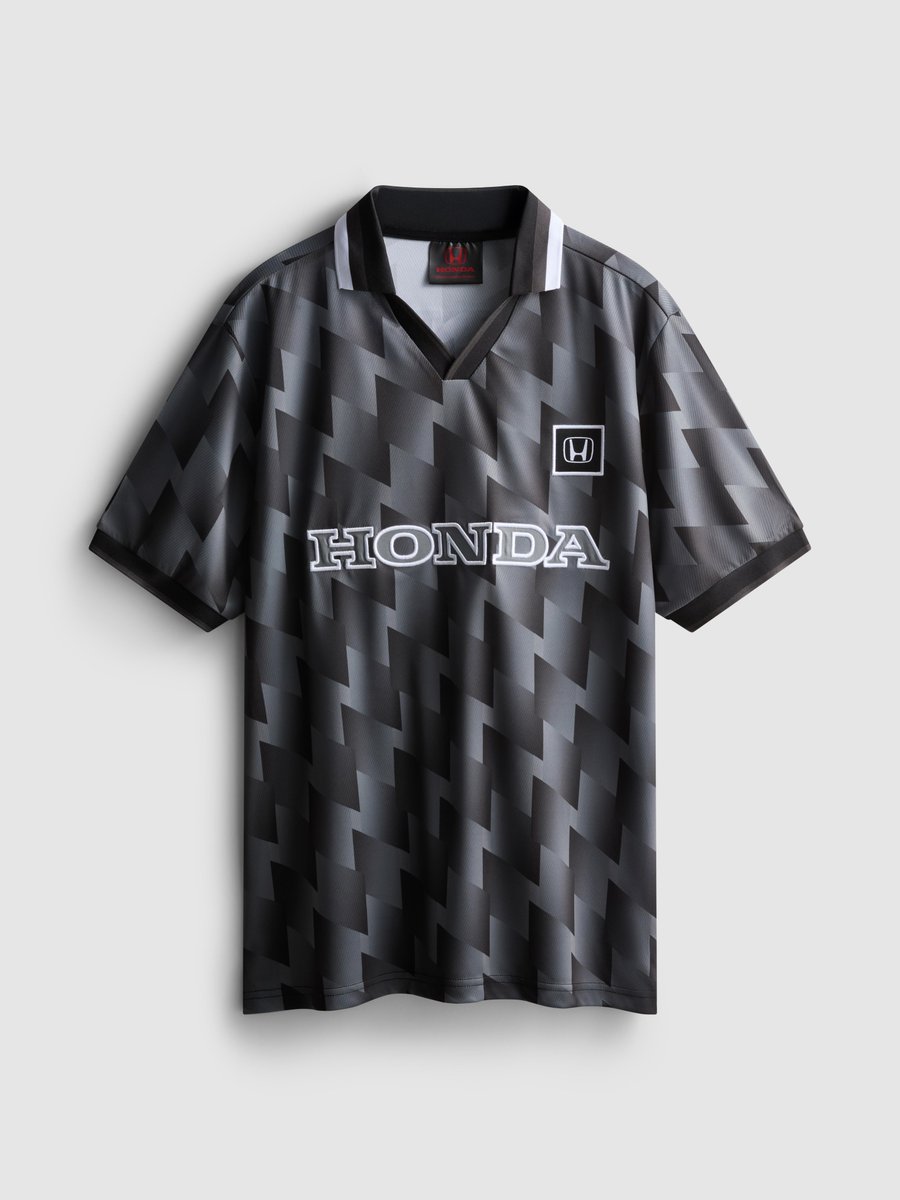 Me compré esta camiseta hace unos meses y estos cabrones van a ser los culpables de que Fernando se retire. Me cago en mis putos muertos a caballito de mar.