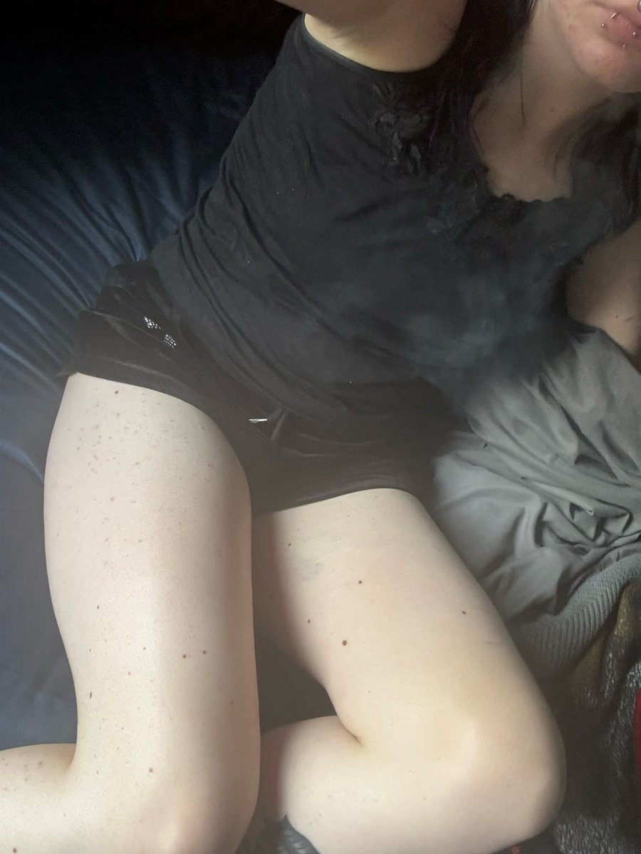 urgoddessvikkie's tweet photo. come serve me 💞 #findom #paypig #cashslave #femdom #domme #humanatm https://t.co/3ZhmKnSpCs