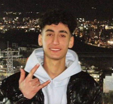 🚨🚨🚨 URGENT: 

#Arian_Movafaghi, a 17-year-old from Borujerd, has been charged with “moharebeh” and faces execution. This is injustice. We demand his immediate release.

‌BE HIS VOICE.
#آرین_موفقی 
17 ساله ساکن بروجرد  بهش حکم محاربه دادن قراره اعدامش کنن
به خانواده ارین گفتن
